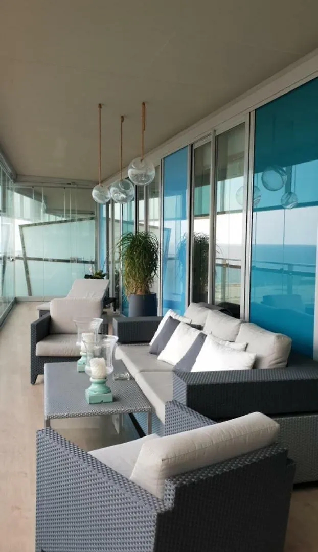 Exquisit Beach Diagonal Mar Barcelona Spanien